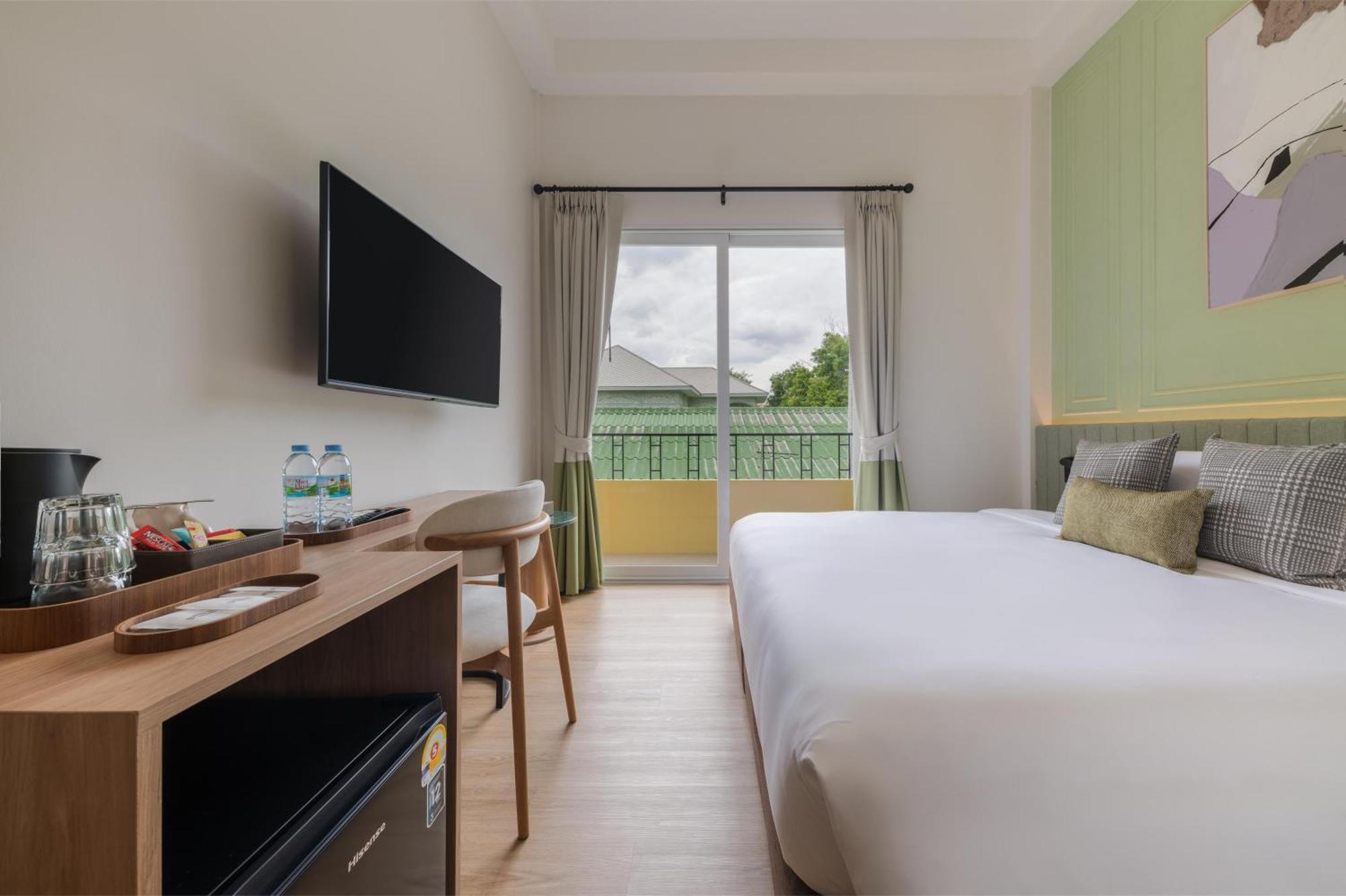 Upstairs At Ton Ton Hotel Bangkok Bagian luar foto