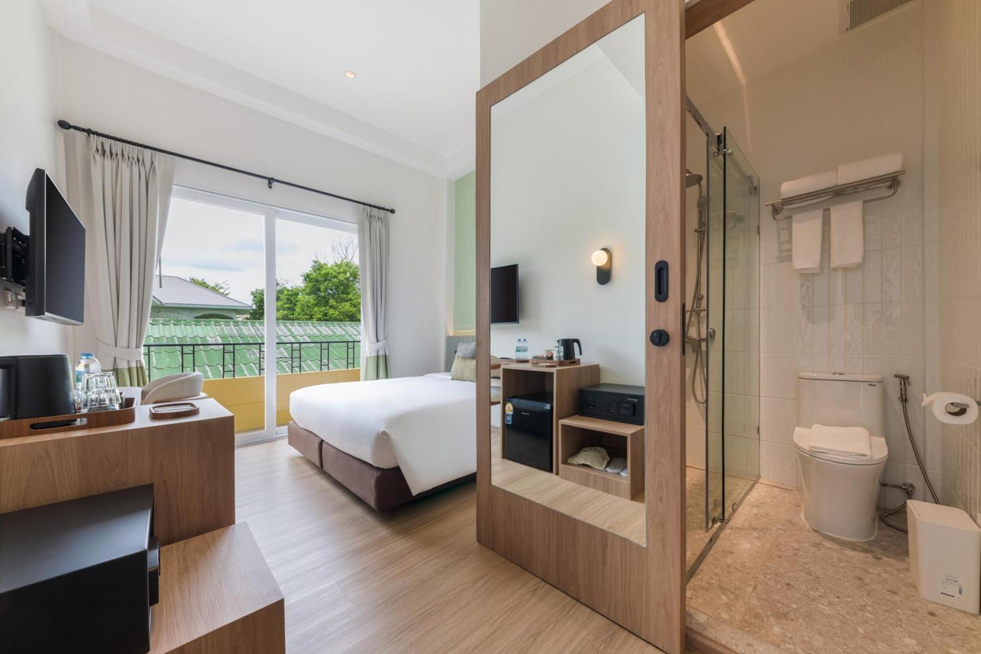 Upstairs At Ton Ton Hotel Bangkok Bagian luar foto
