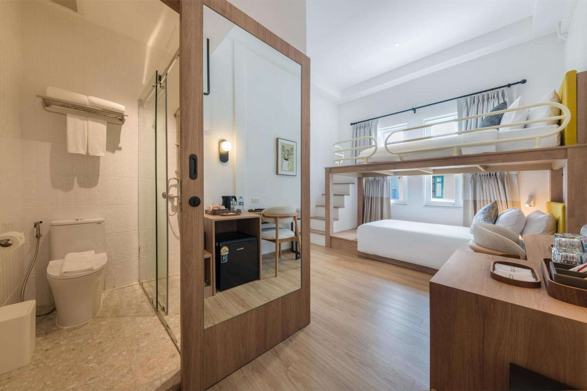 Upstairs At Ton Ton Hotel Bangkok Bagian luar foto