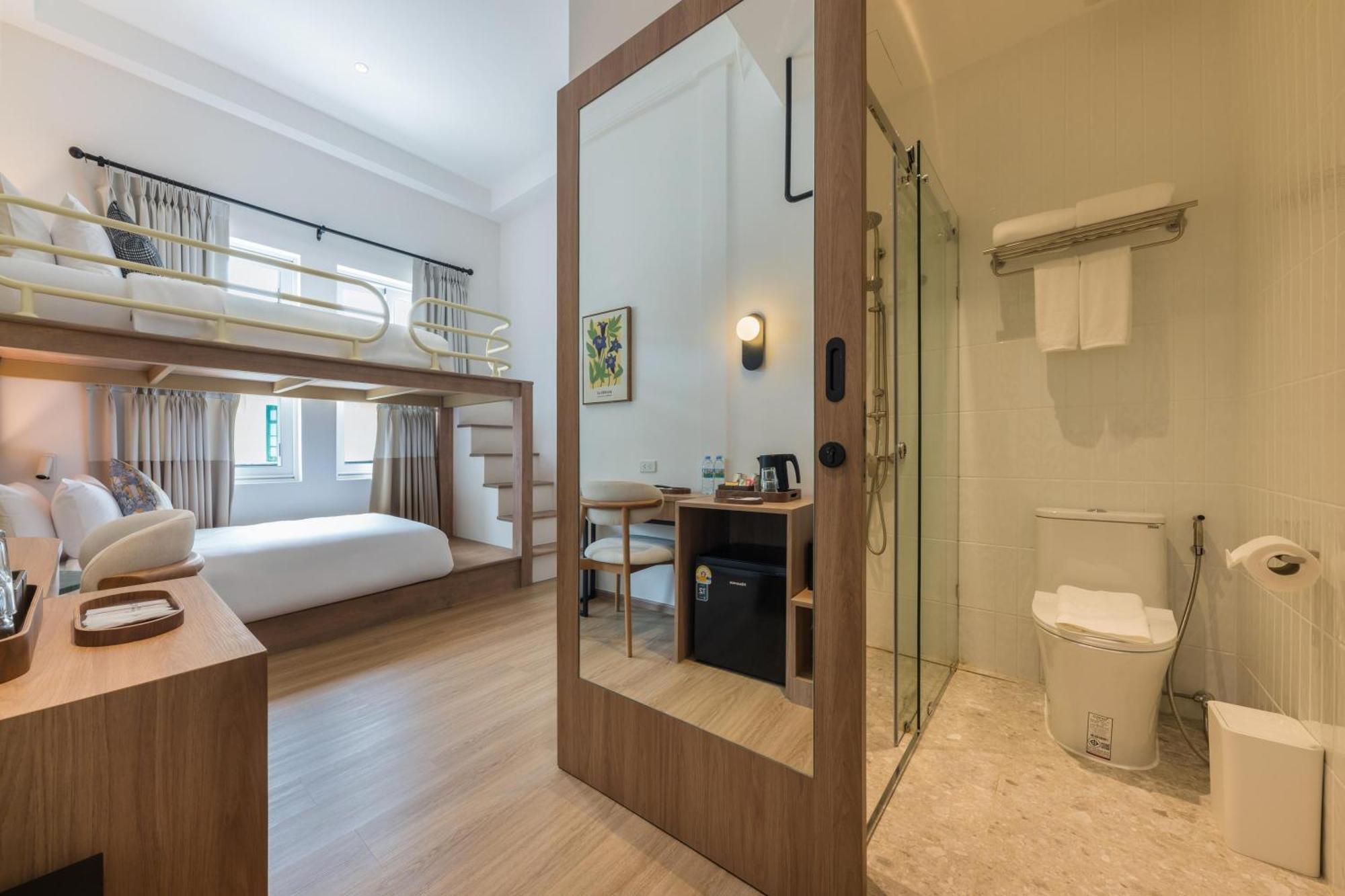 Upstairs At Ton Ton Hotel Bangkok Bagian luar foto